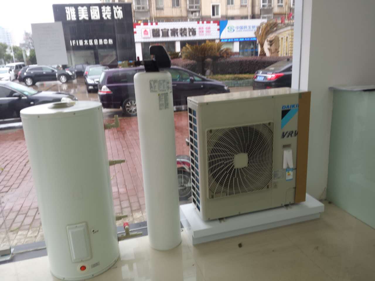 {